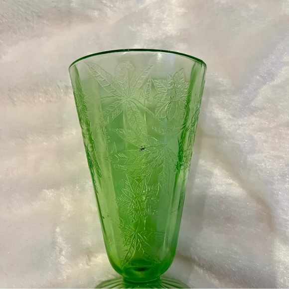 Jeannette Glass Company Uranium Glass Iced Tea Green Poinsettia  Footed Tumblers - Picture 7 of 7